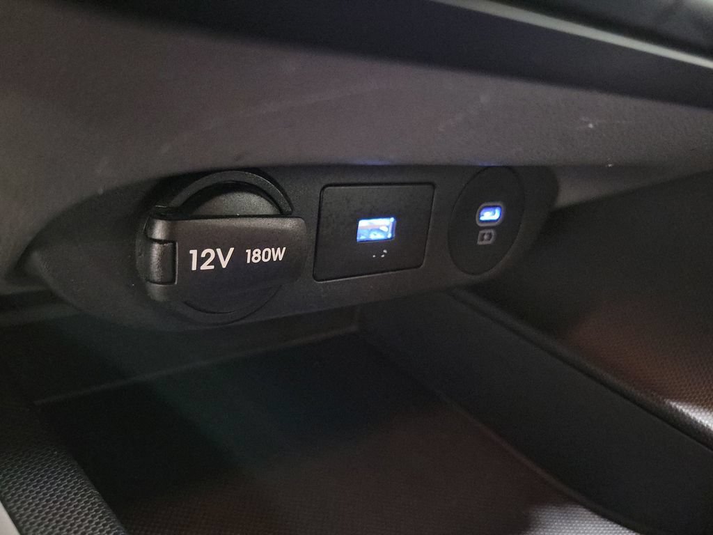 Used 2024 Hyundai Elantra SE FWD image 19