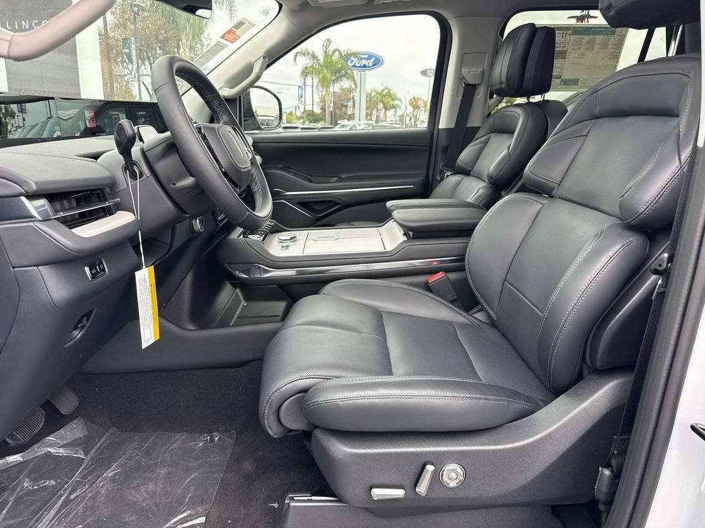 New 2025 Lincoln Navigator Reserve AWD/4WD image 24