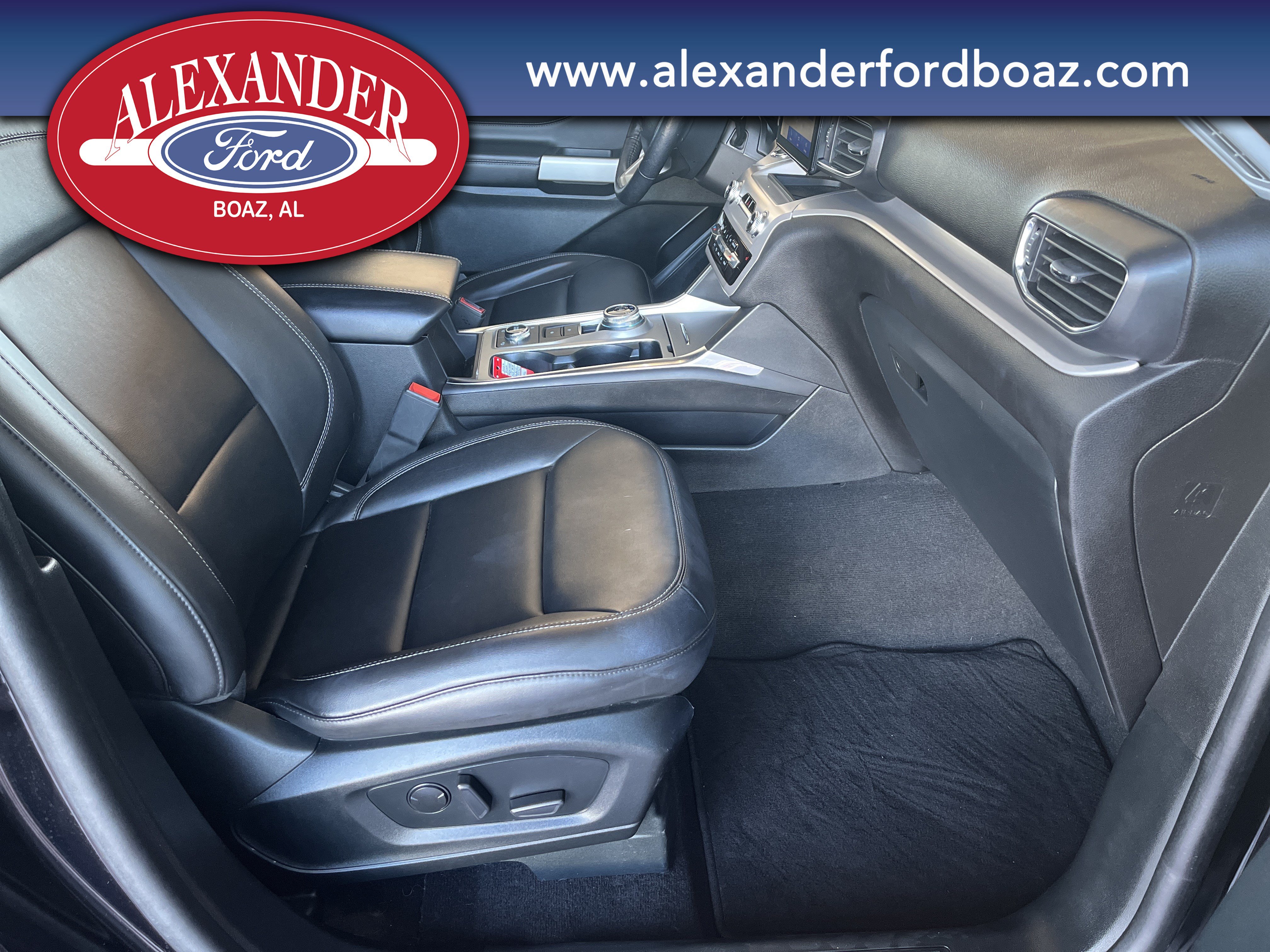 Used 2023 Ford Explorer XLT w/ Equipment Group 202A AWD/4WD image 13