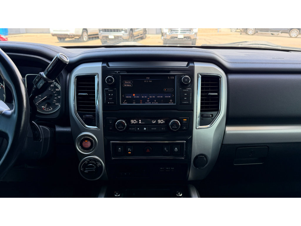 Used 2019 Nissan Titan PRO-4X w/ Pro-4x Convenience Package AWD/4WD image 15