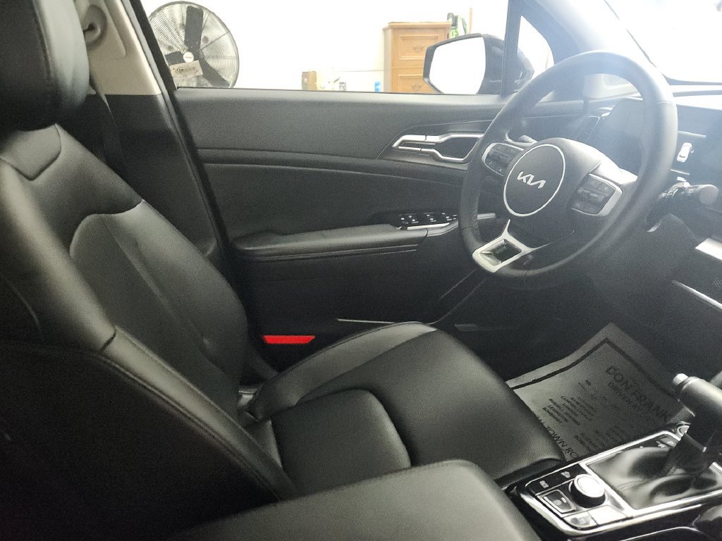 Used 2025 Kia Sportage EX FWD image 15