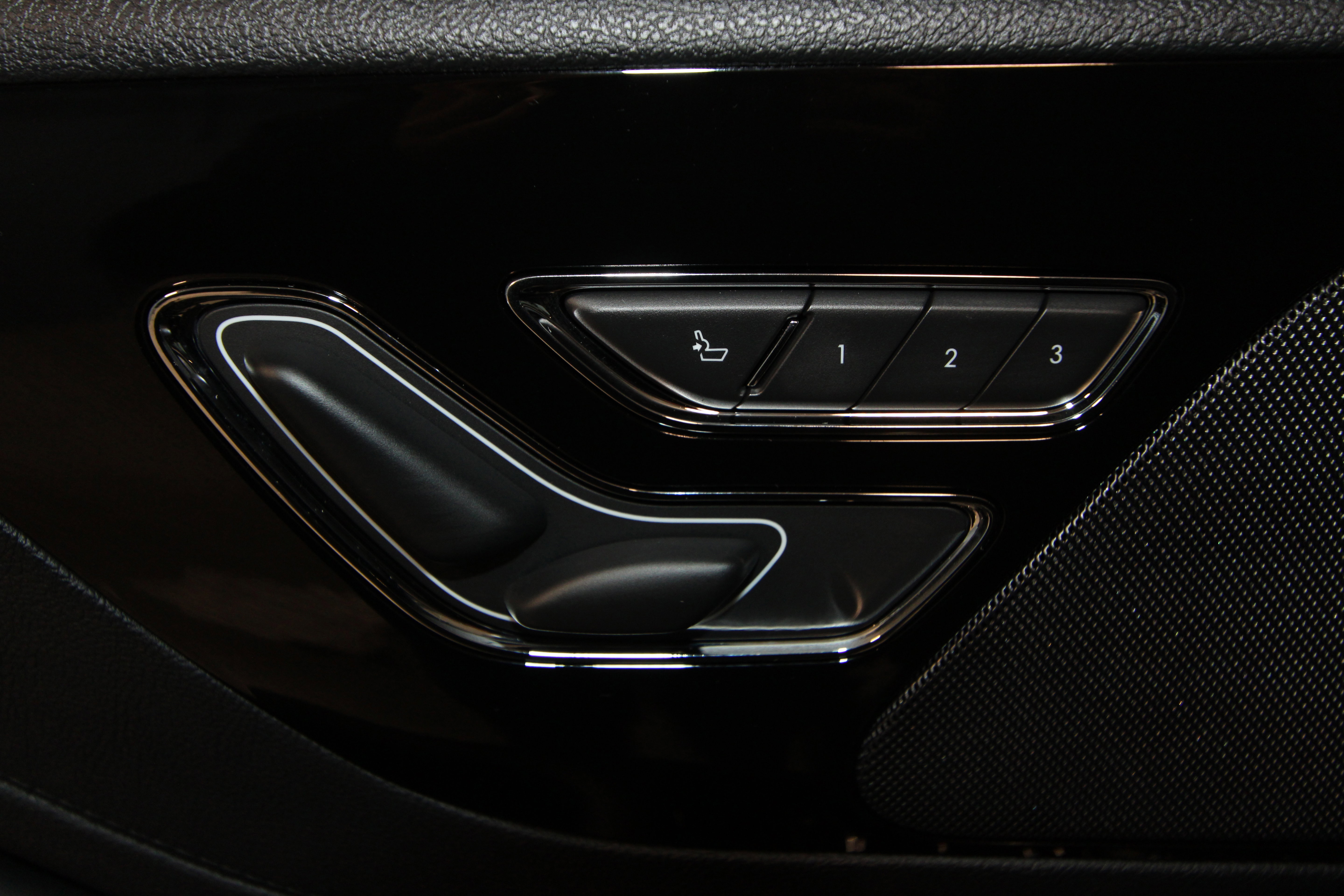 New 2026 Lincoln Aviator AWD w/ Jet Appearance Package image 6