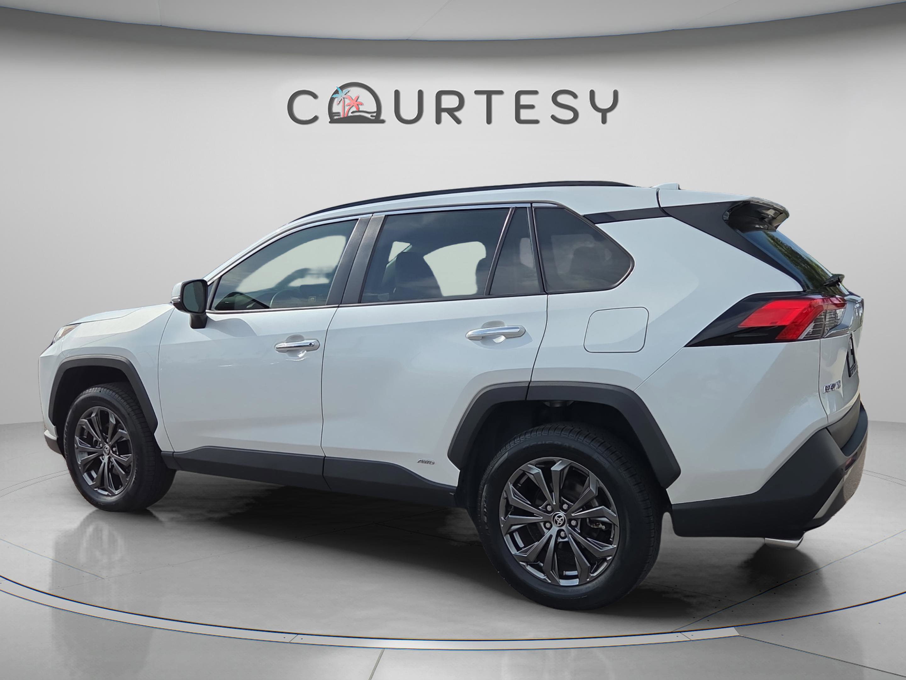 Used 2023 Toyota RAV4 Limited AWD/4WD image 3