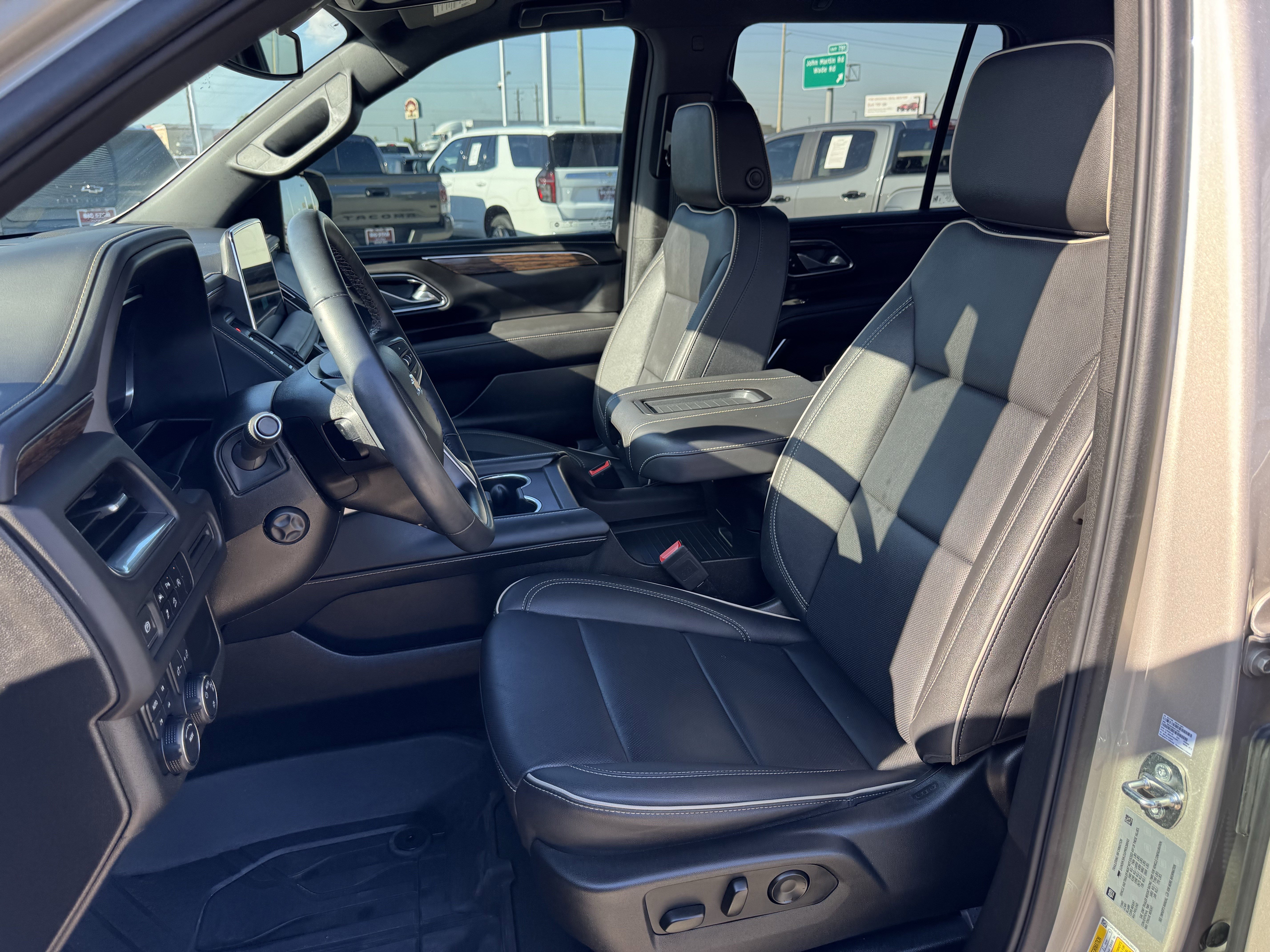 Used 2023 Chevrolet Tahoe Premier AWD/4WD image 27