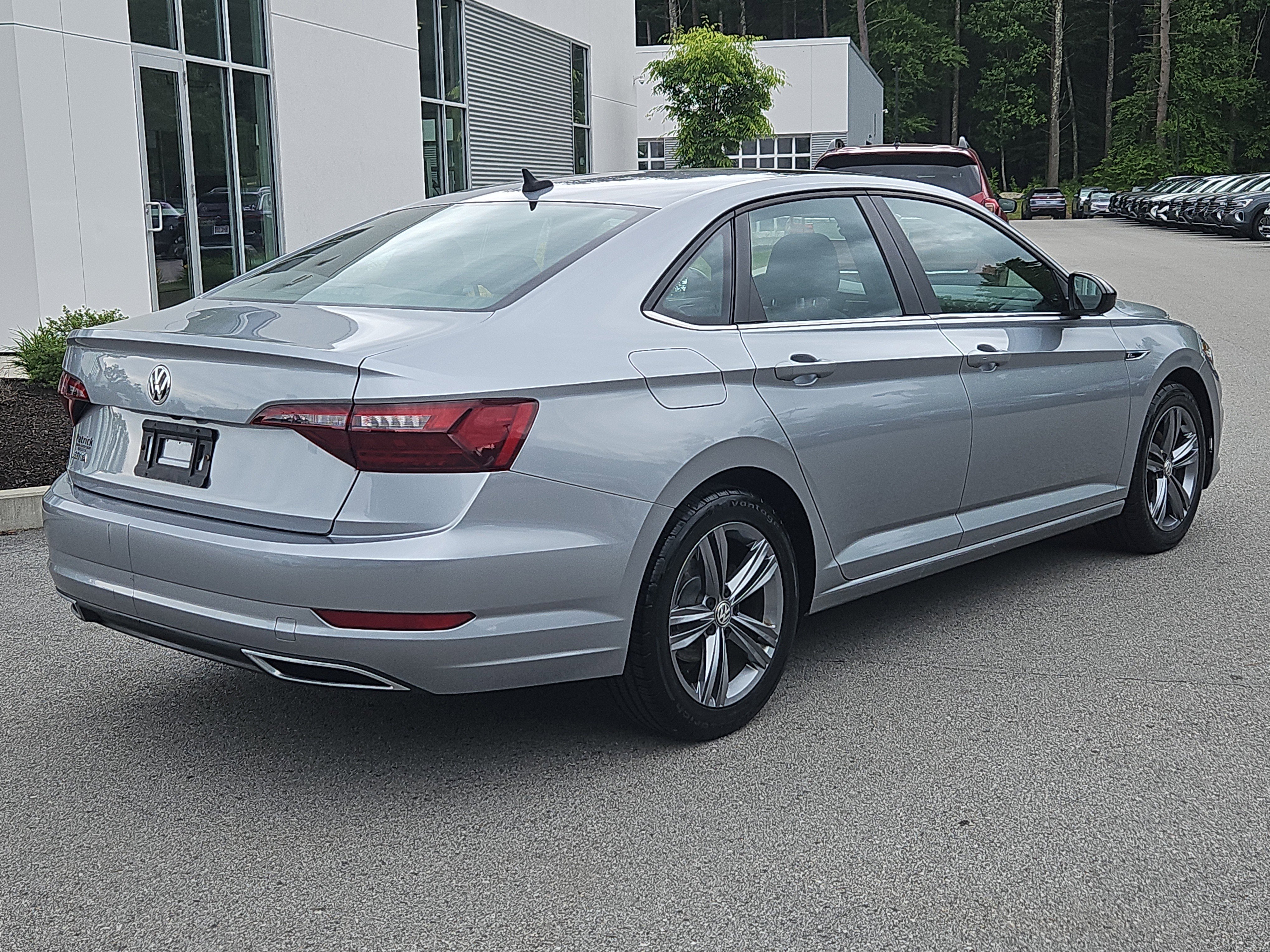 Certified 2020 Volkswagen Jetta R-Line w/ R-Line Cold Weather Package FWD image 3