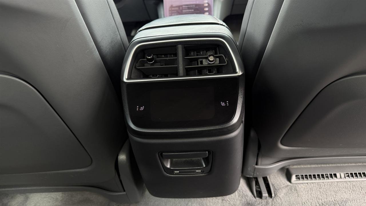 Used 2024 Lucid Air Touring image 39