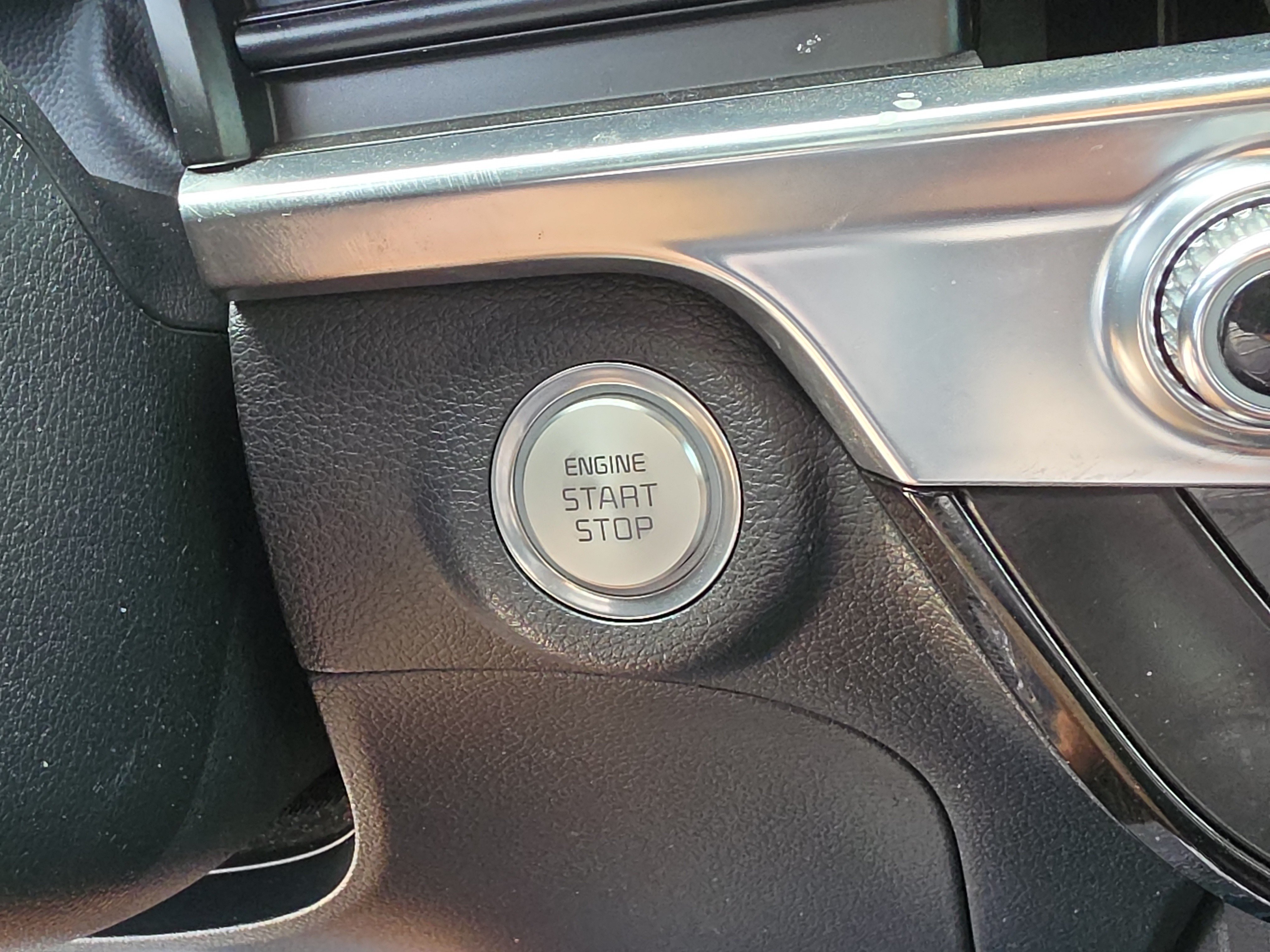 Used 2024 Kia Telluride SX w/ Towing Package FWD image 29