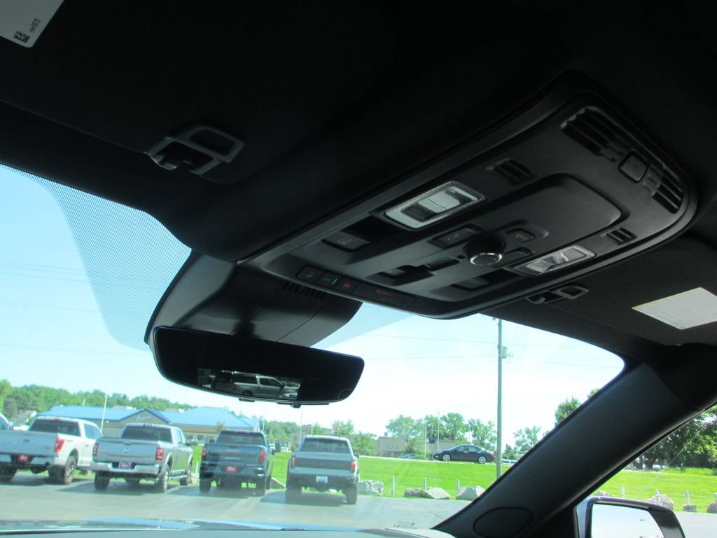Certified 2025 GMC Yukon XL AT4 Ultimate AWD/4WD image 36