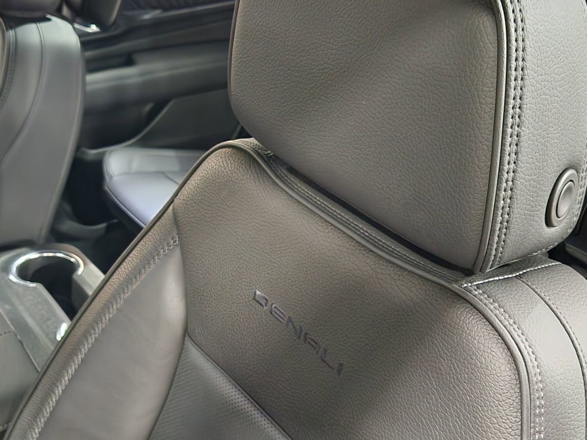 Used 2024 GMC Yukon Denali w/ Advanced Technology Package image 34