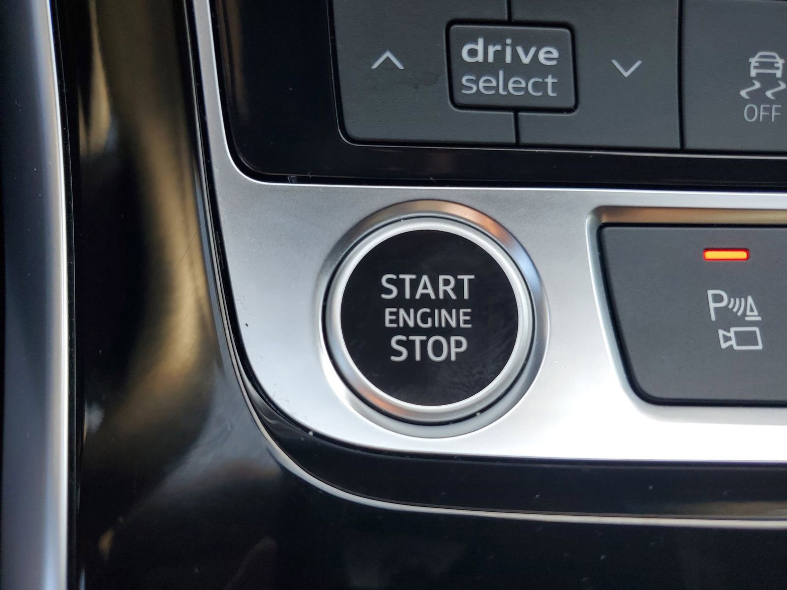 Used 2025 Audi Q8 Premium w/ Black Optic Package image 27