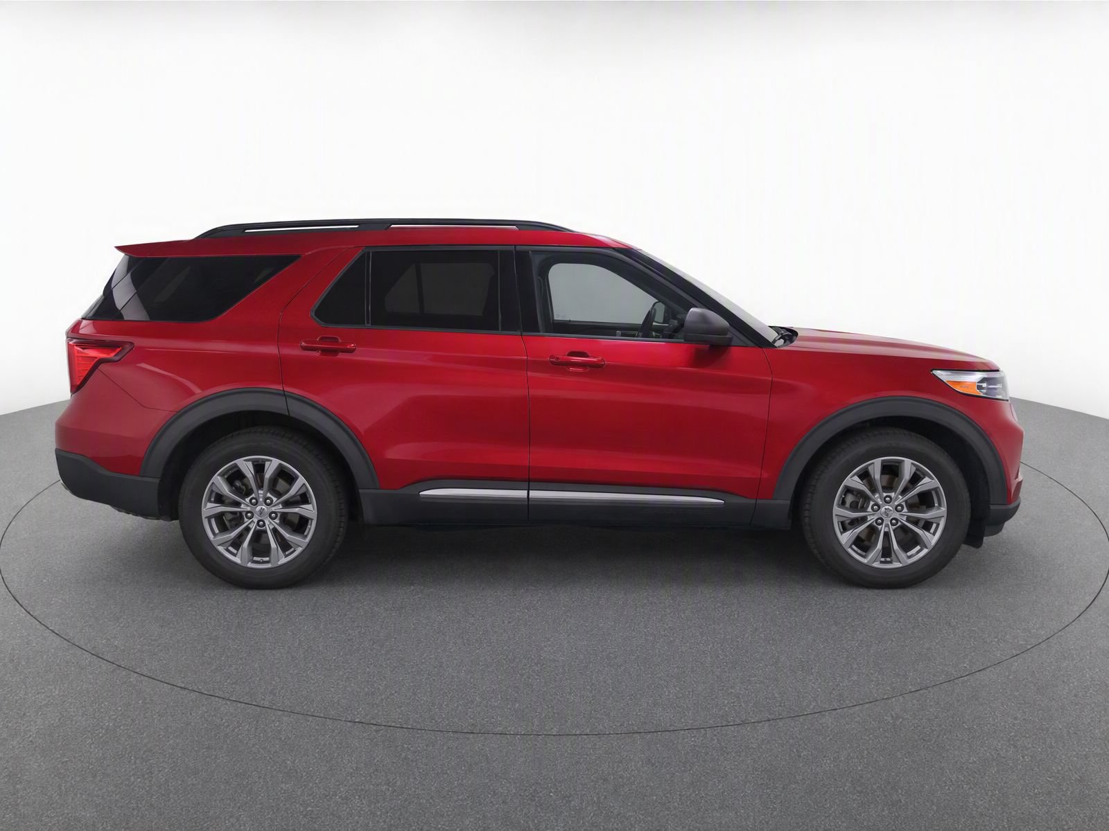 Used 2021 Ford Explorer XLT w/ Equipment Group 202A AWD/4WD image 6
