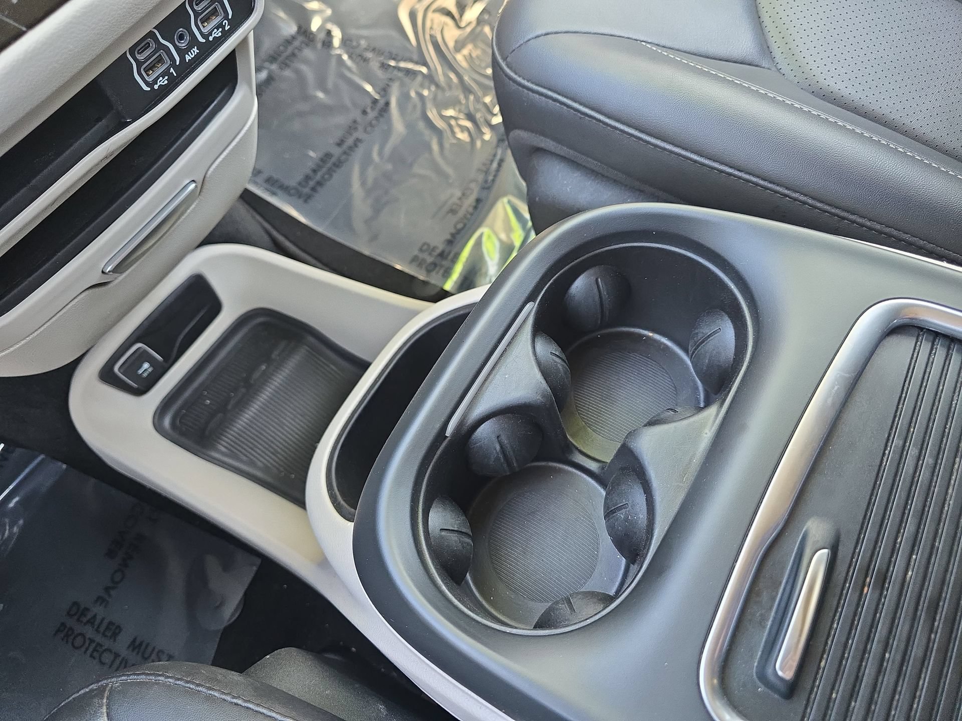 Used 2024 Chrysler Pacifica Touring-L FWD image 23