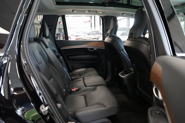 Used 2023 Volvo XC90 B6 Plus image 13