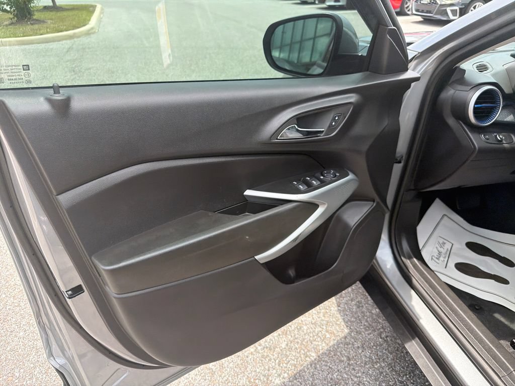 Used 2026 Chevrolet Trax LS w/ LS Convenience Package FWD image 16
