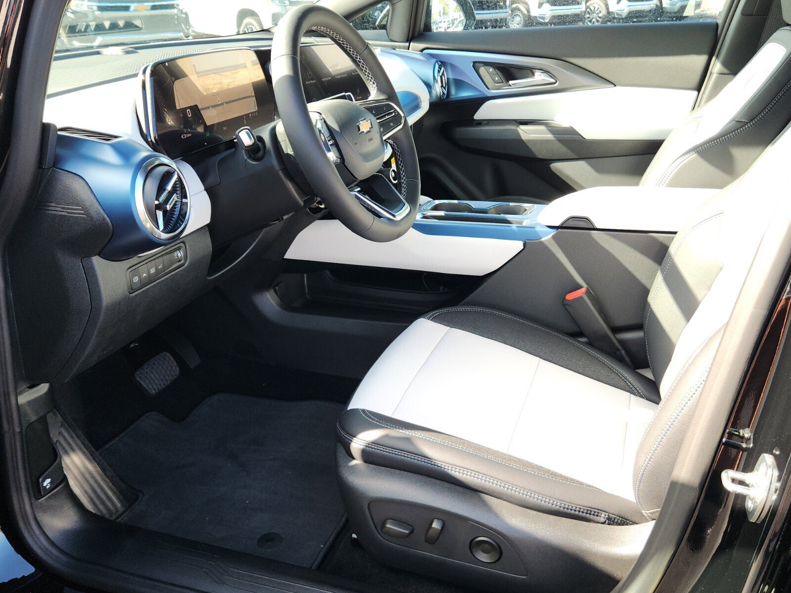 New 2026 Chevrolet Equinox EV LT AWD/4WD image 6