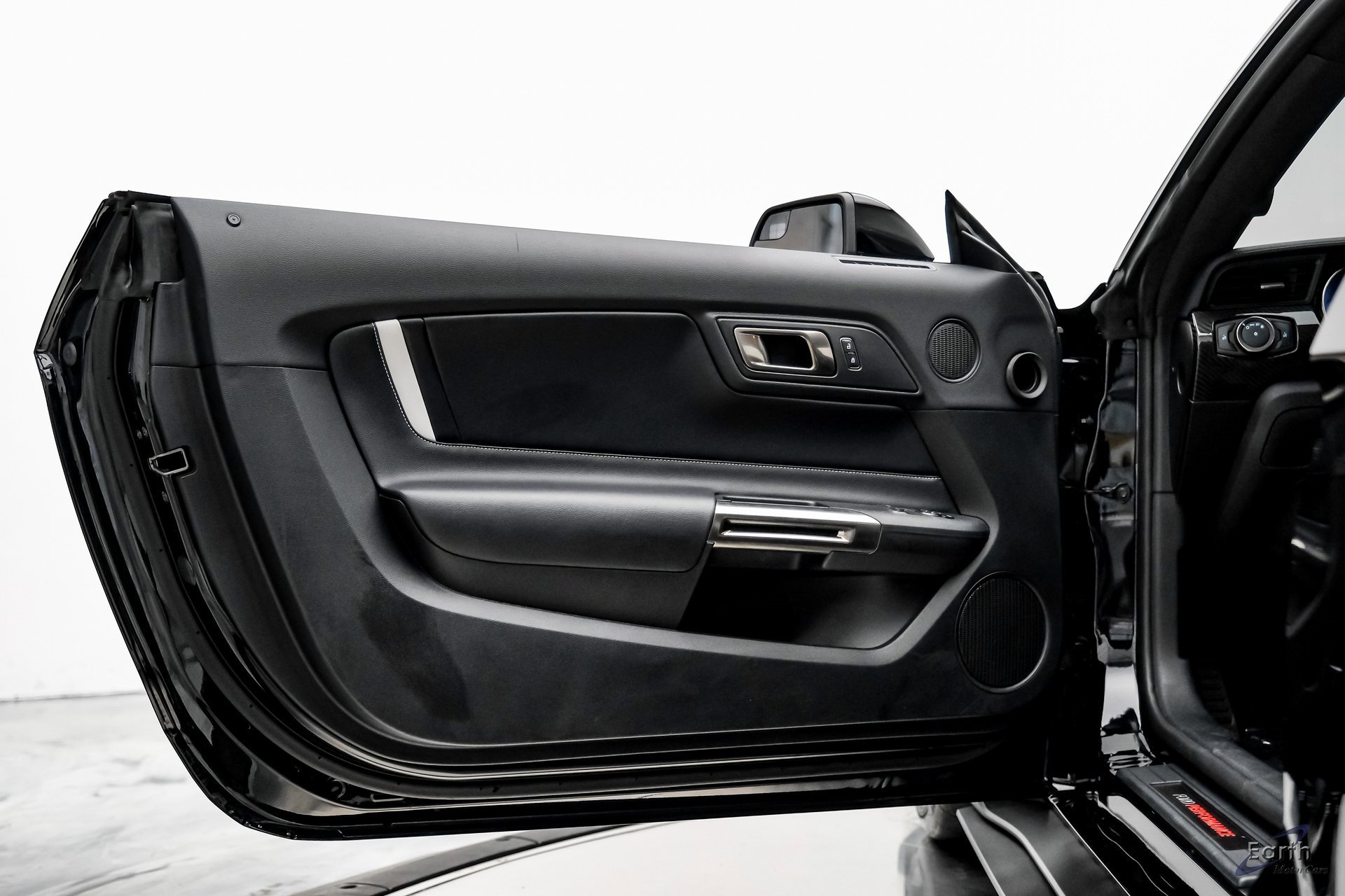 Used 2020 Ford Mustang Shelby GT500 w/ Carbon Fiber Track Pack image 58