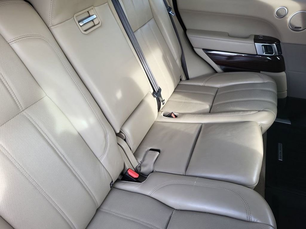 Used 2016 Land Rover Range Rover HSE image 34