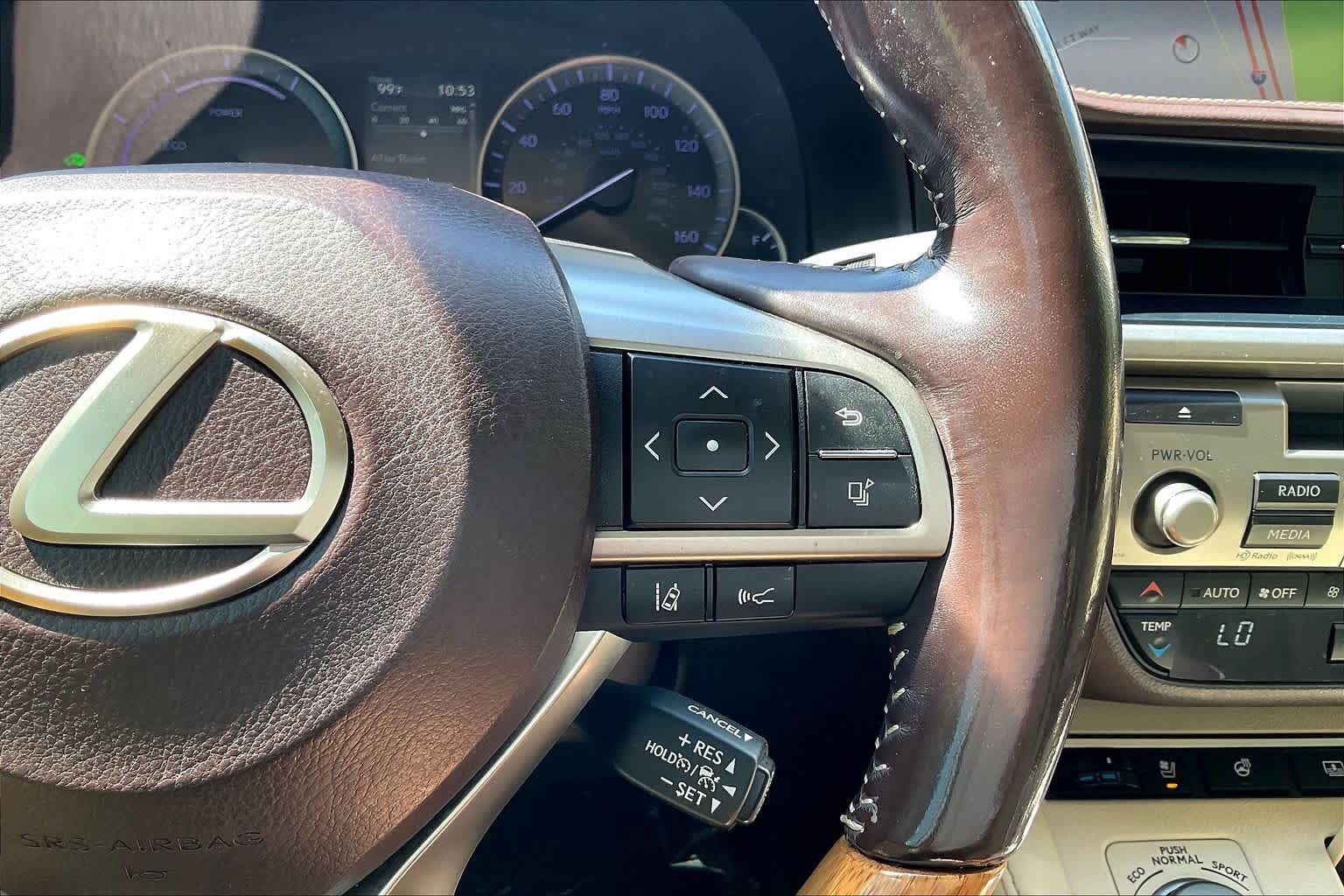 Used 2017 Lexus ES 300h w/ Luxury Package FWD image 19
