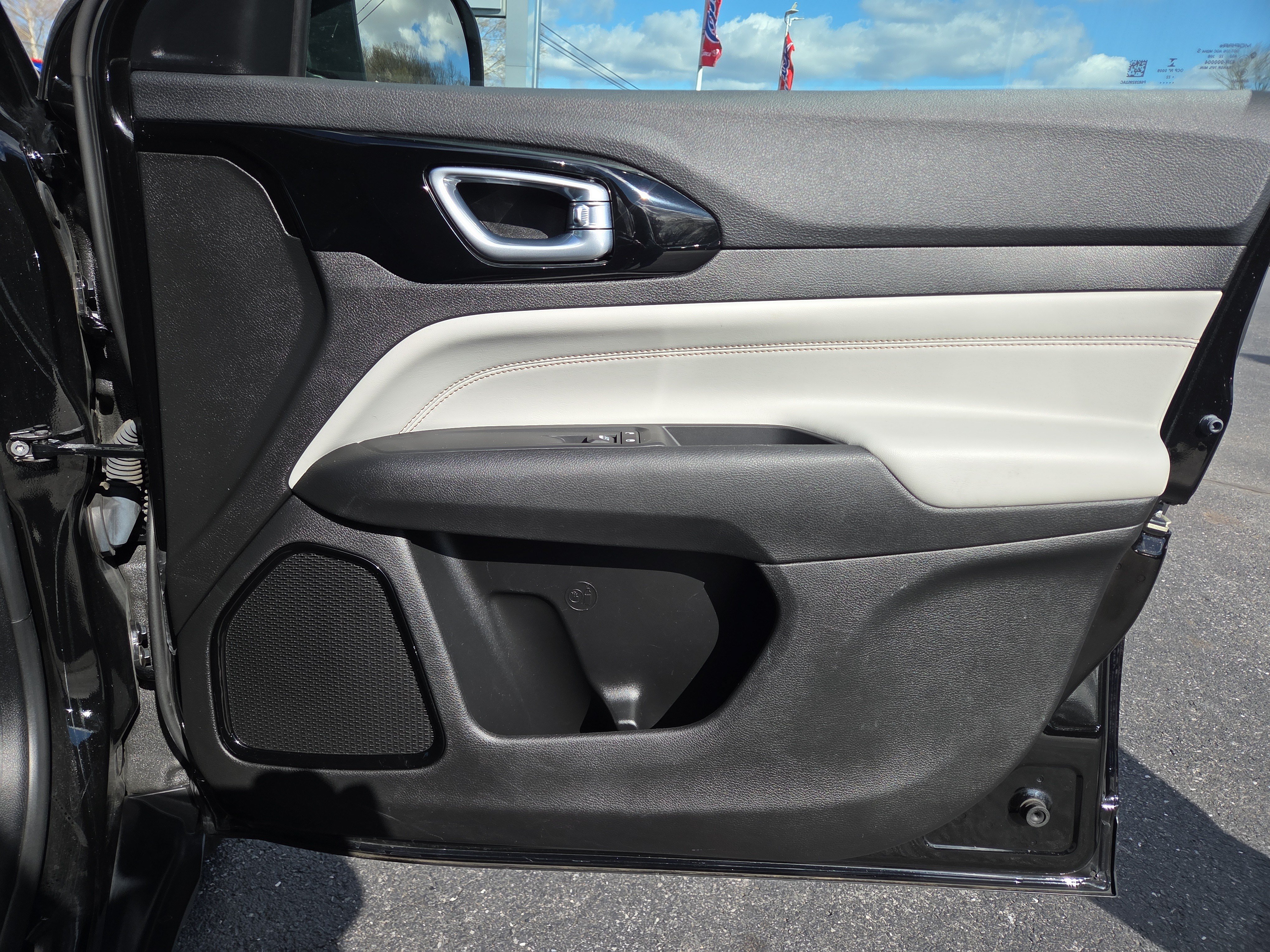 Certified 2022 Jeep Compass Limited AWD/4WD image 18