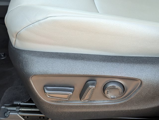 Certified 2025 Toyota Sienna XLE FWD image 25