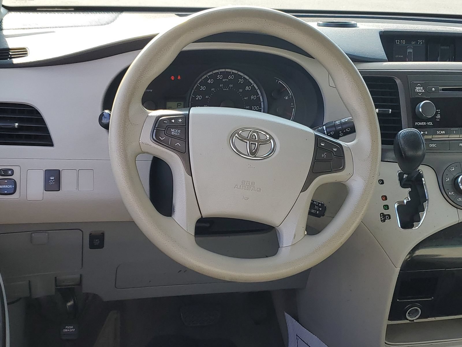 Used 2011 Toyota Sienna LE w/ Towing Pkg FWD image 11