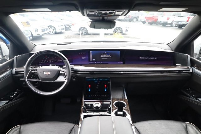 Used 2026 Cadillac Escalade Luxury w/ LPO, Floor Liner Package AWD/4WD image 7