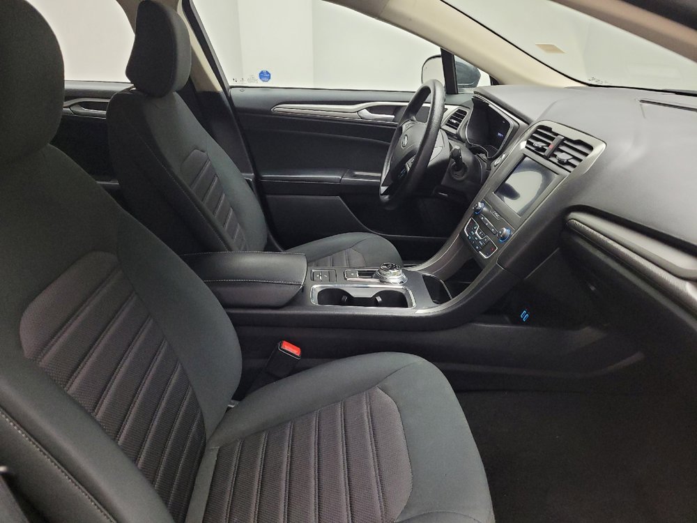 Used 2020 Ford Fusion SE FWD image 21