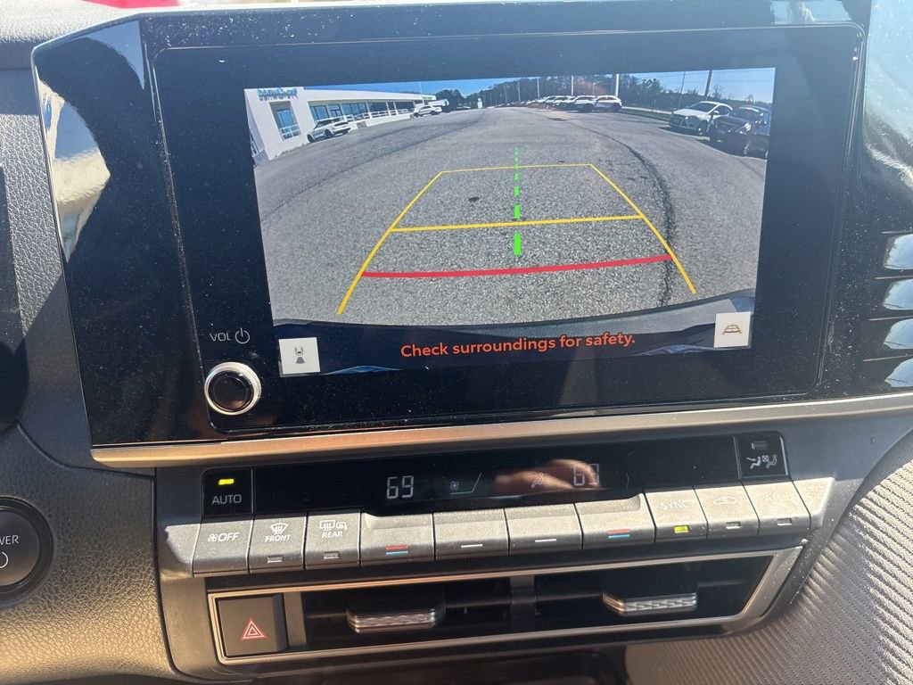 Used 2025 Toyota Camry SE image 18