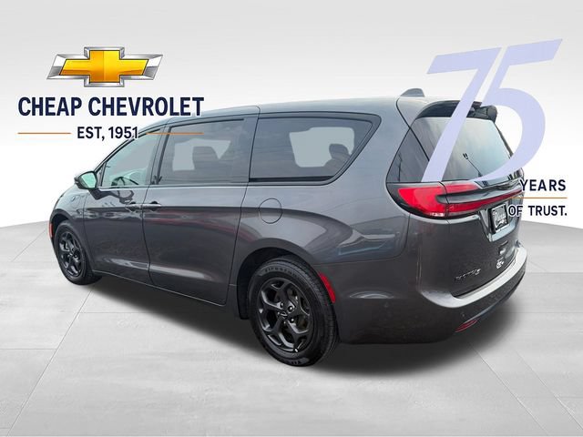 Used 2022 Chrysler Pacifica Touring-L w/ Uconnect Theater Family Group FWD video 3