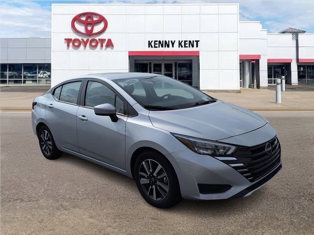 Used 2025 Nissan Versa SV image 1