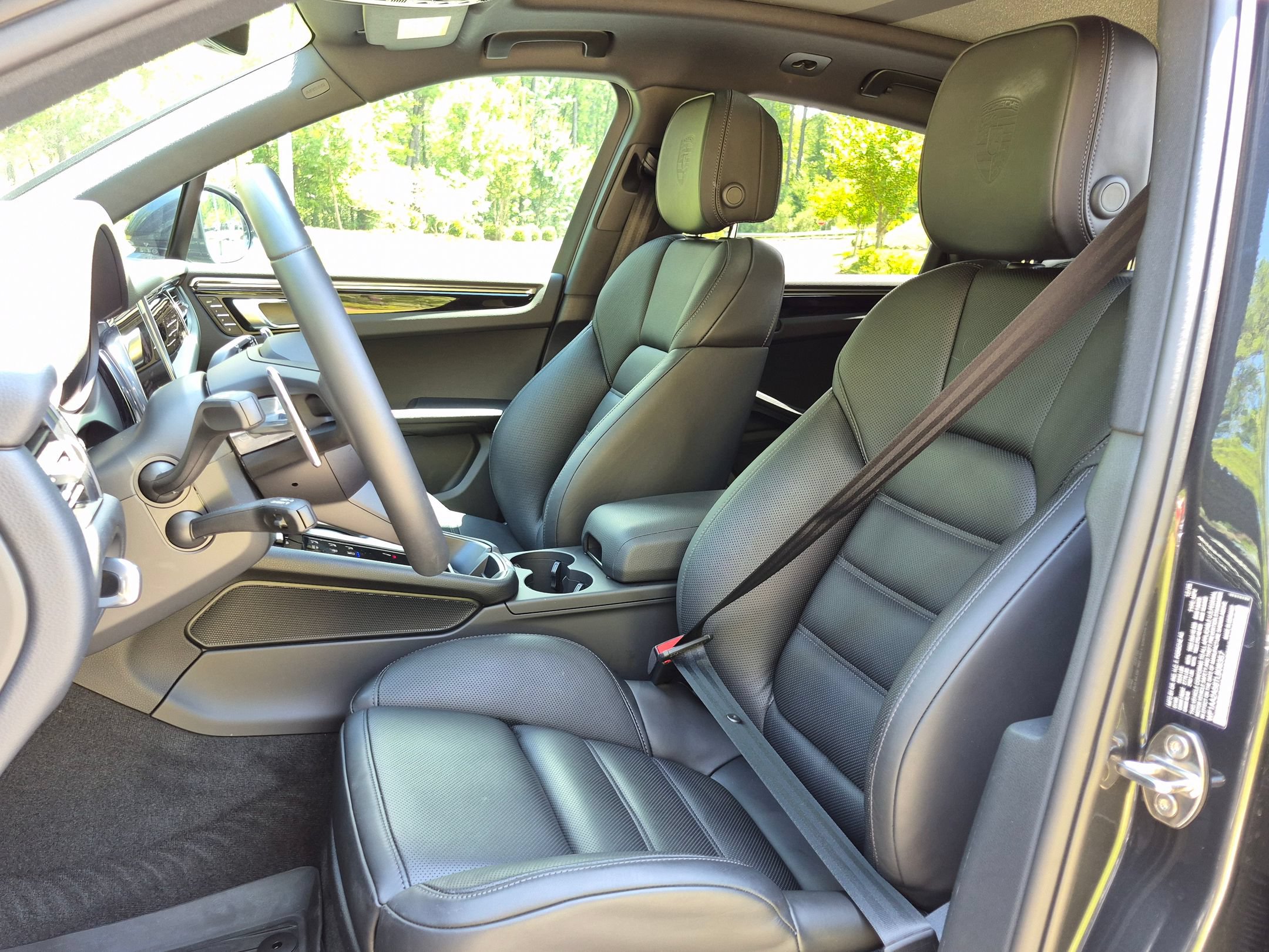 Certified 2026 Porsche Macan AWD/4WD image 5
