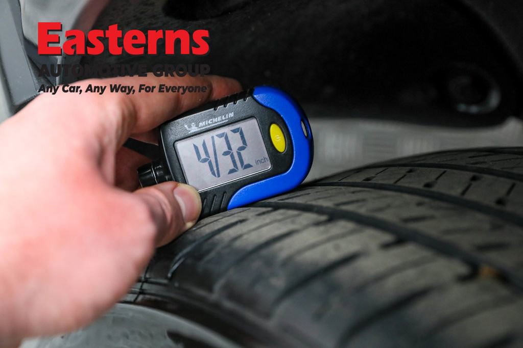 Used 2023 Toyota Venza XLE image 30