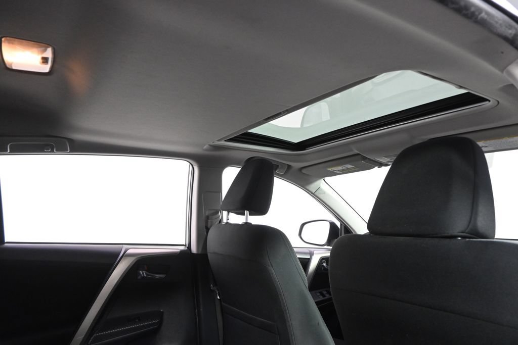 Used 2014 Toyota RAV4 XLE AWD/4WD image 17