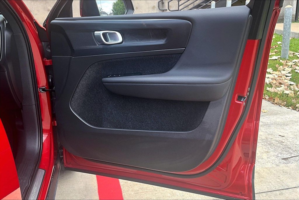 Certified 2023 Volvo C40 P8 Recharge Plus AWD/4WD image 25