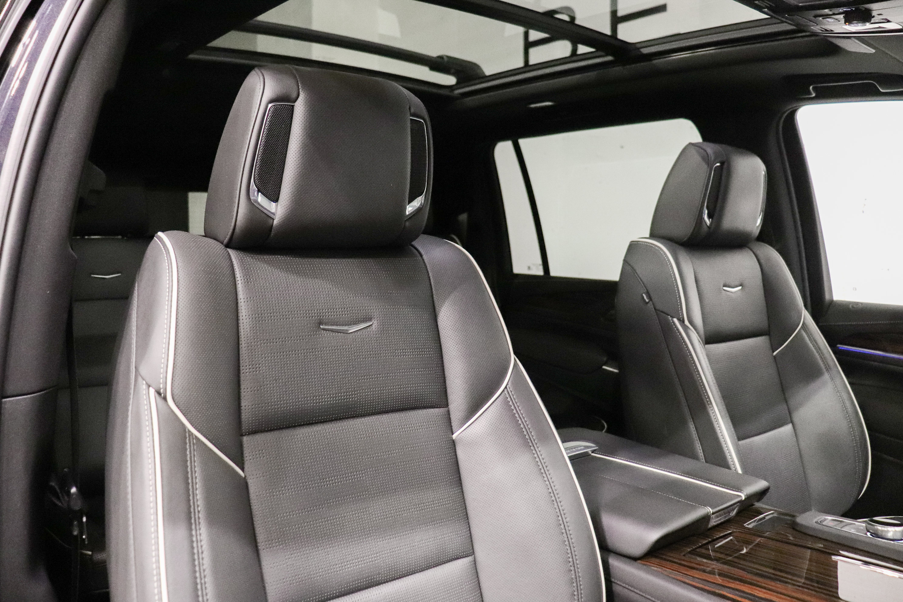 Used 2023 Cadillac Escalade ESV Premium Luxury AWD/4WD image 16