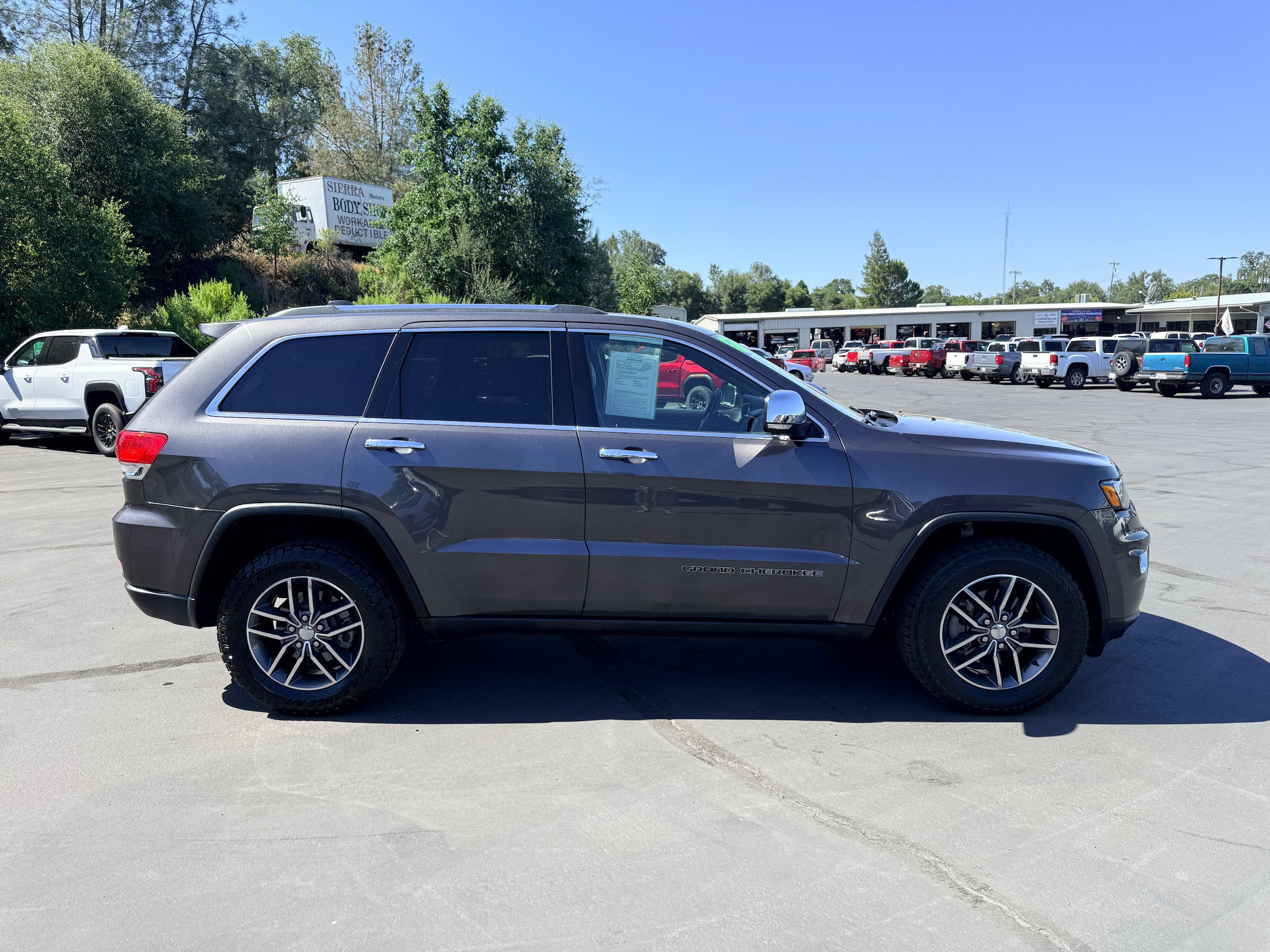 Used 2017 Jeep Grand Cherokee Limited w/ Luxury Group II AWD/4WD image 5