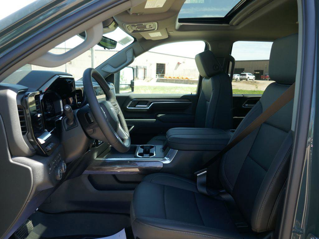 New 2026 Chevrolet Silverado 2500 LTZ w/ LTZ Plus Package AWD/4WD image 17
