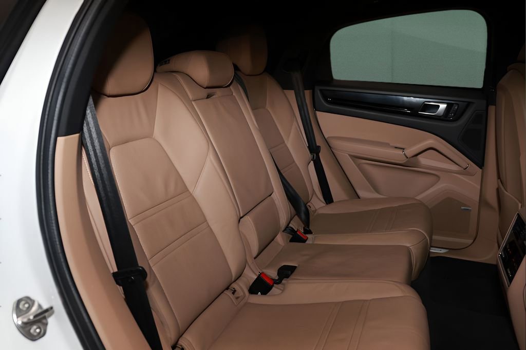 Used 2021 Porsche Cayenne S w/ Premium Package Plus image 14