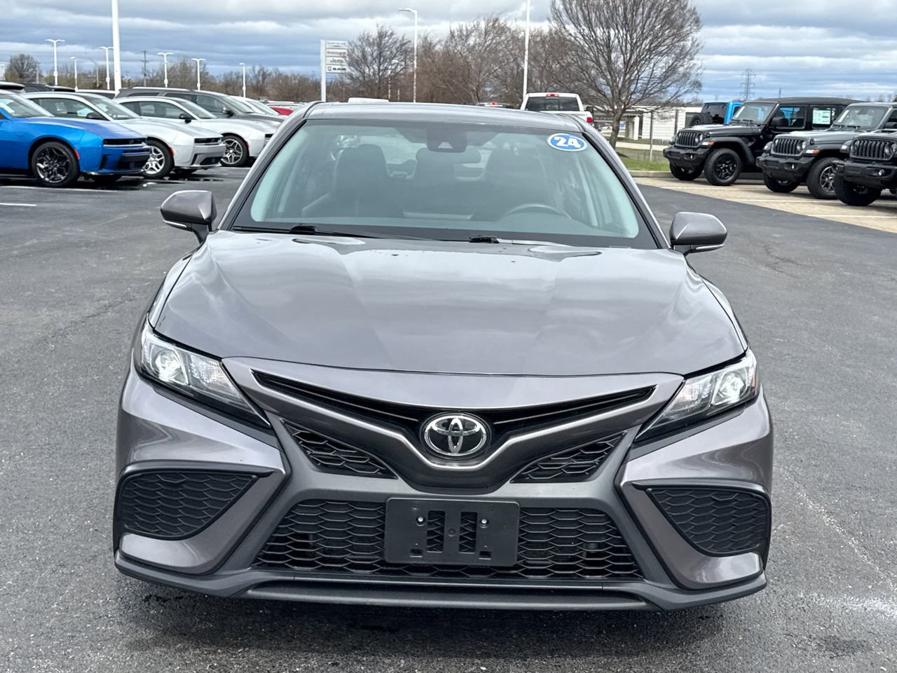 Used 2024 Toyota Camry SE image 8