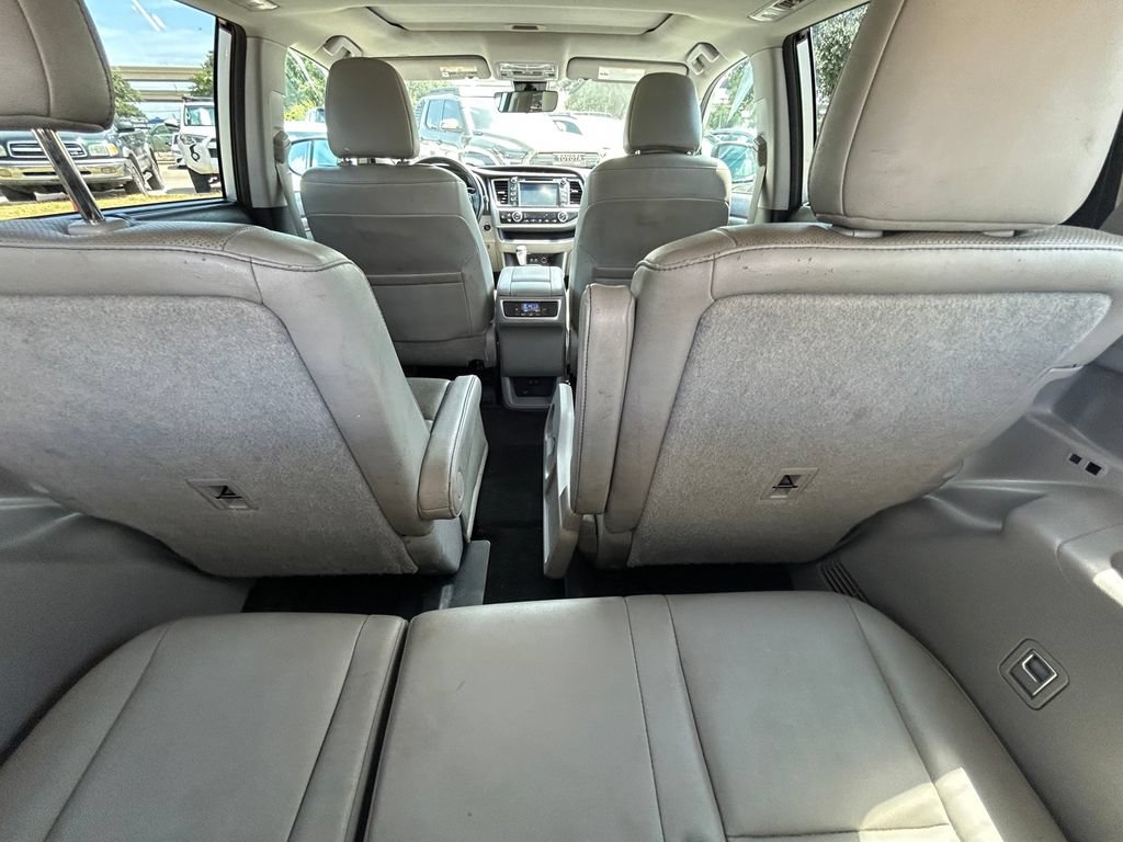 Used 2018 Toyota Highlander Limited FWD image 16