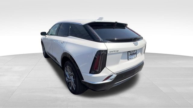 Certified 2025 Cadillac Optiq Luxury 2 w/ LPO, Floor Liner Package AWD/4WD image 4
