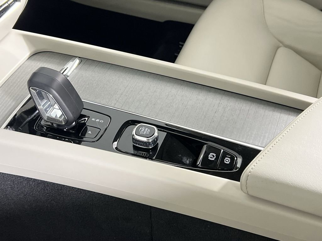 Certified 2024 Volvo V60 B5 Cross Country Plus image 21