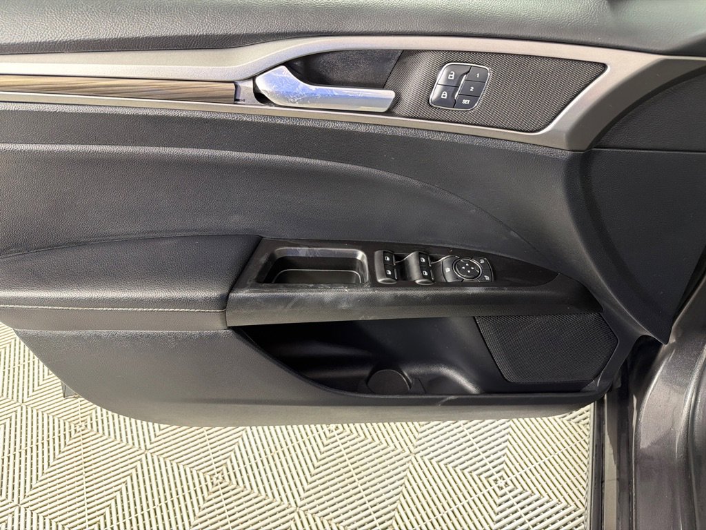 Used 2018 Ford Fusion SE image 10
