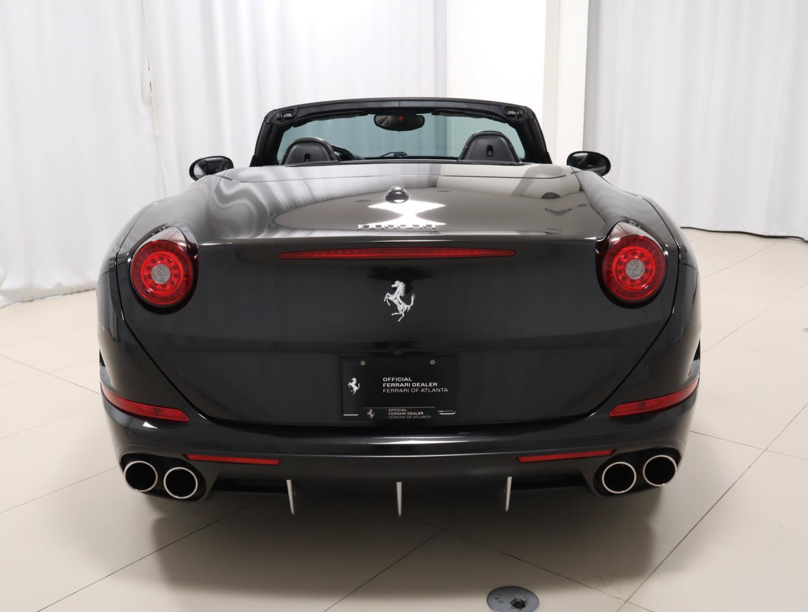 Used 2016 Ferrari California T RWD image 11