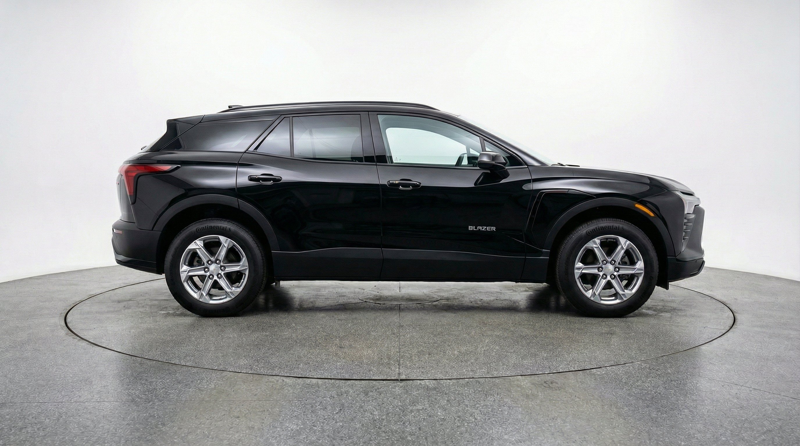 Used 2025 Chevrolet Blazer LT FWD image 11