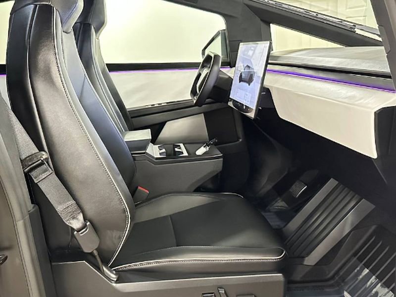 Used 2024 Tesla Cybertruck AWD Crew Cab image 30