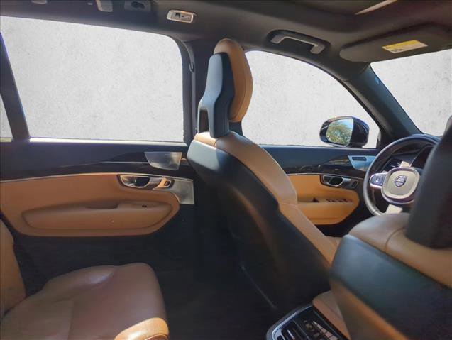 Used 2017 Volvo XC90 T6 Momentum w/ Vision Package image 20