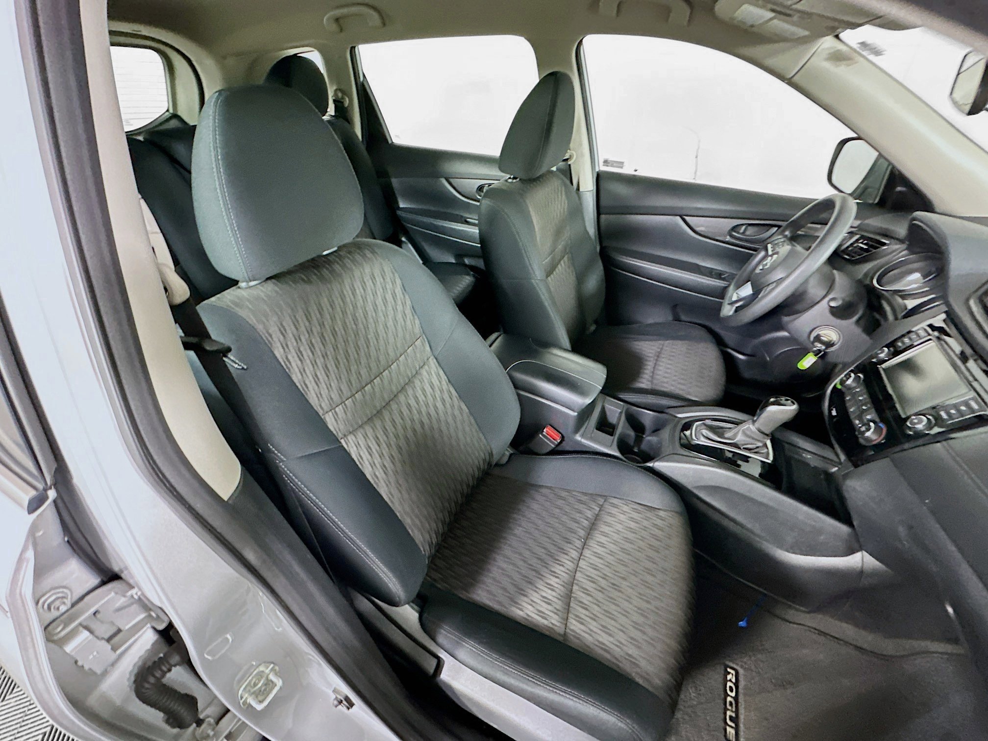 Used 2019 Nissan Rogue S FWD image 29