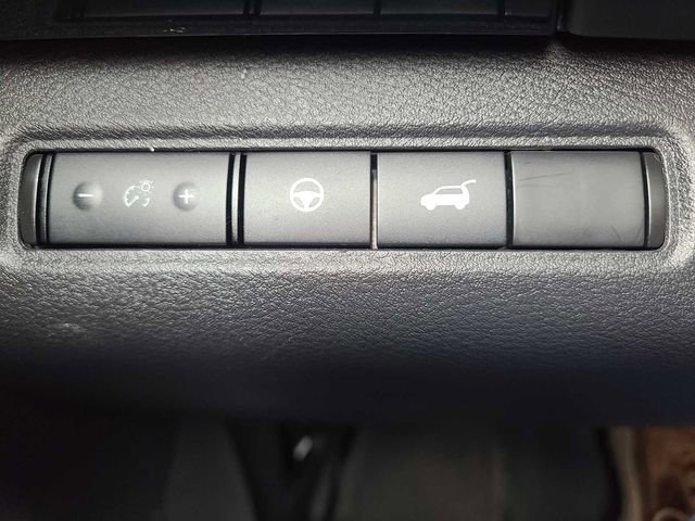 Used 2022 Nissan Pathfinder SV w/ SV Premium Package image 28