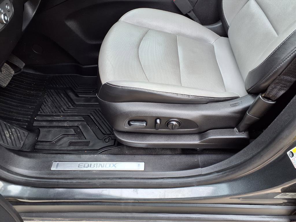 Used 2018 Chevrolet Equinox Premier FWD image 17